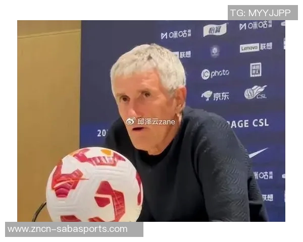 杨立瑜遭球迷怒斥：何必与阿猫阿狗争执真该给球迷竖中指