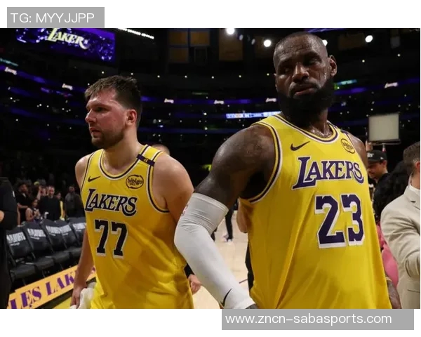 詹姆斯专注精神引领球队AD称其对教练和队友要求严格 詹姆斯专注精神引领球队AD称其对教练和队友要求严格