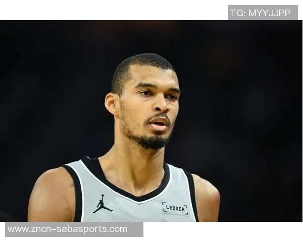 米奇分析文班和科内特双塔组合潜力与出场时间平衡挑战 米奇分析文班和科内特双塔组合潜力与出场时间平衡挑战